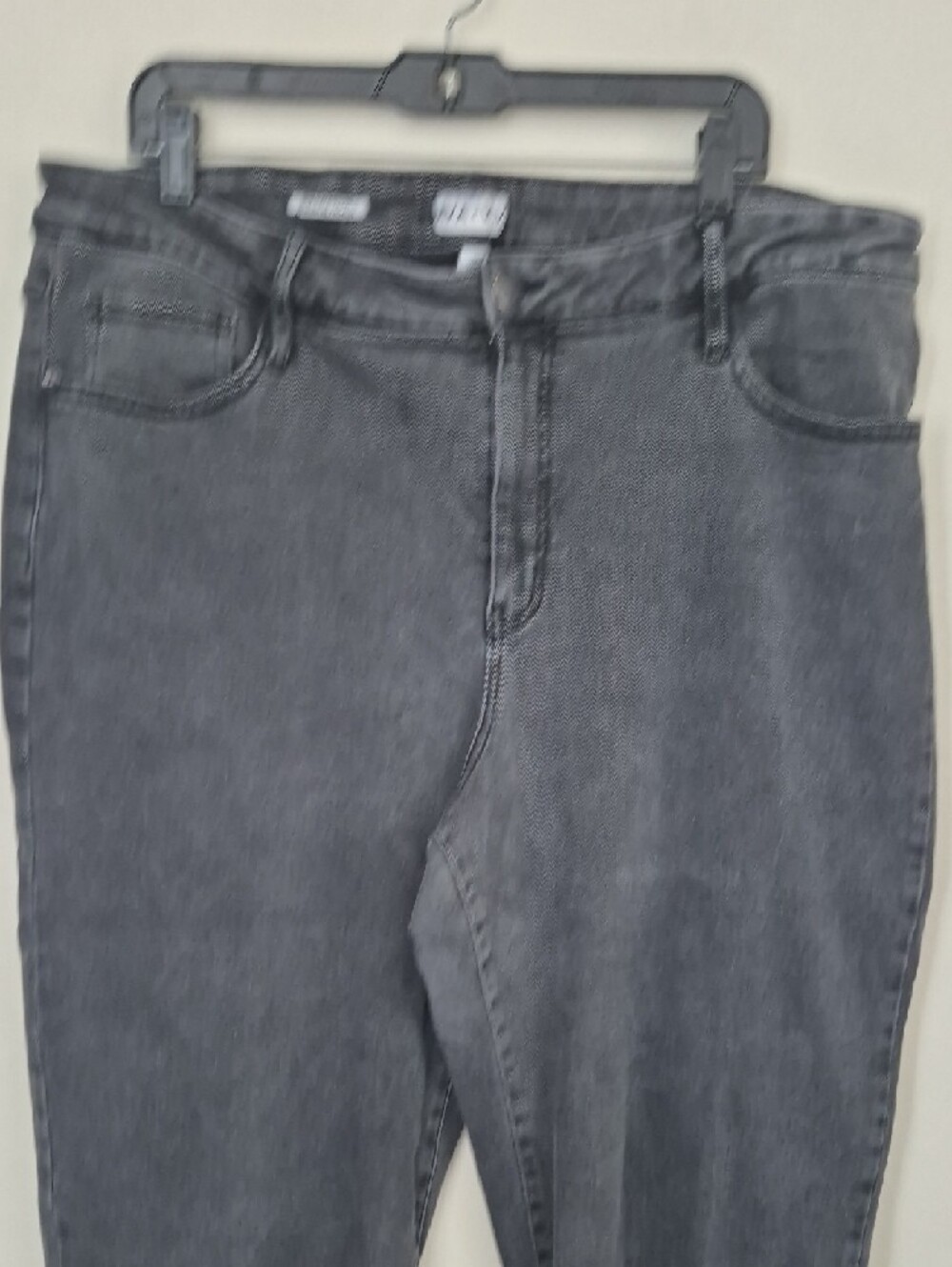 Ava & Viv Charcoal Gray Cropped Raw-Hem Jeans - Picture 4 of 8